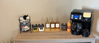 Enjoyable 2-bedroom 4-Guest Apartment with AC in charming Amherst,NY