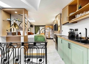 1 bedroom, iron/ironing board, WiFi, bed sheets - Daphne Suite ; Comfort & Privacy (Beyoglu)