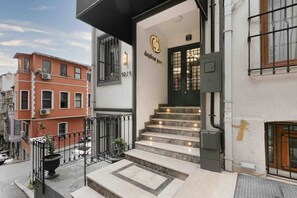 Exterior detail - Daphne Suite ; Comfort & Privacy (Beyoglu)