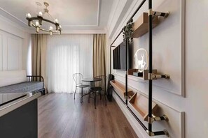 Smart TV - Daphne Pera; Jasmin Apart, City Center (Beyoglu)