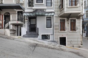Exterior detail - The One Taksim 102 Suite, Comfort & Privacy (Beyoglu)