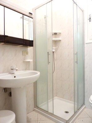 Villa, 3 Bedrooms, Patio, Garden View | Bathroom - Comfortable Villa With a big Private Garden (San Michele al Tagliamento)