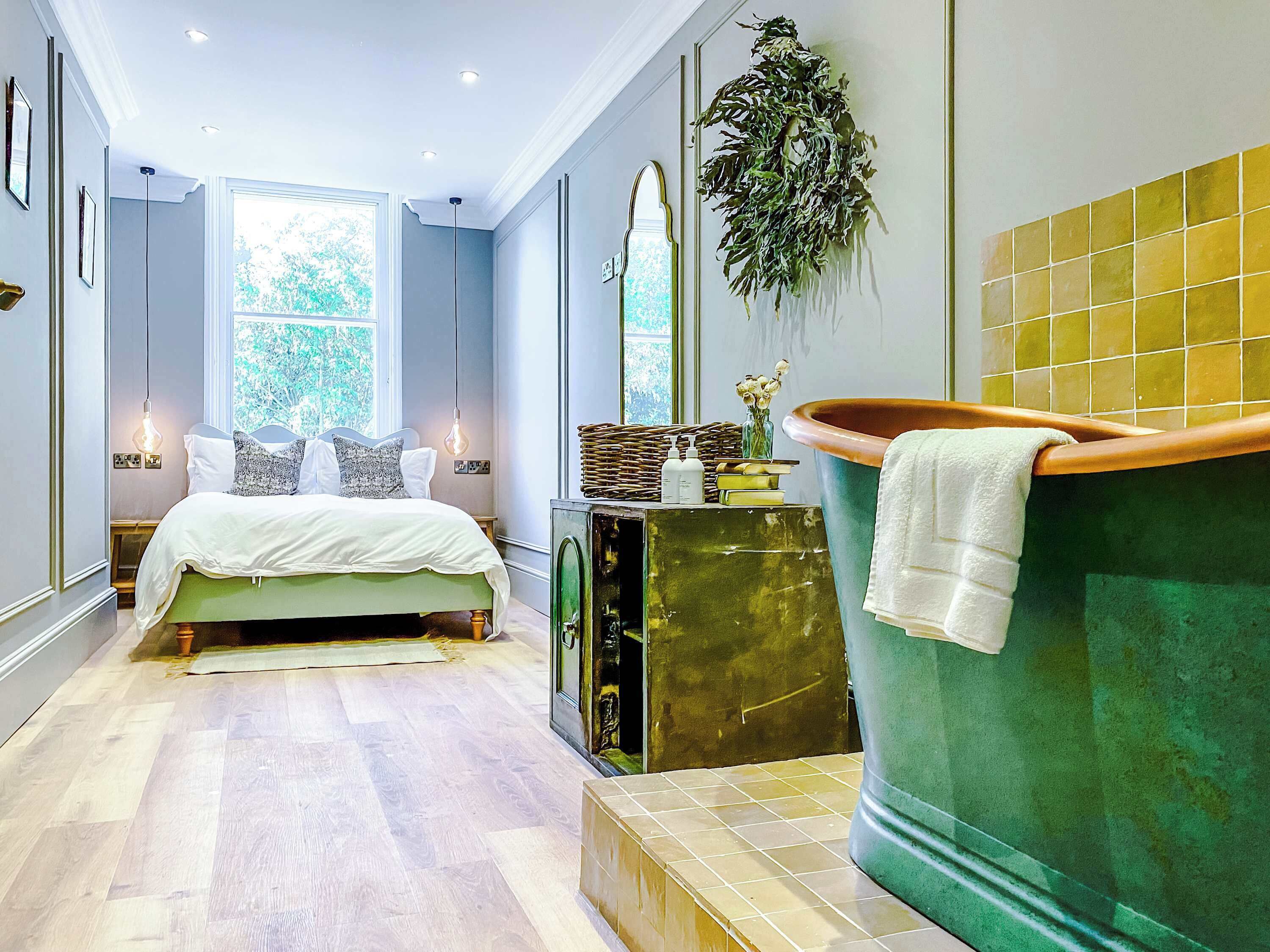 Iron/ironing board, travel cot, WiFi, bed sheets