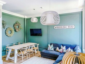 TV, offices - The Railway House - Platform 2B (York)