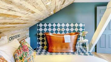 2 soverom, strykejern/-brett, reiseseng for barn og wi-fi