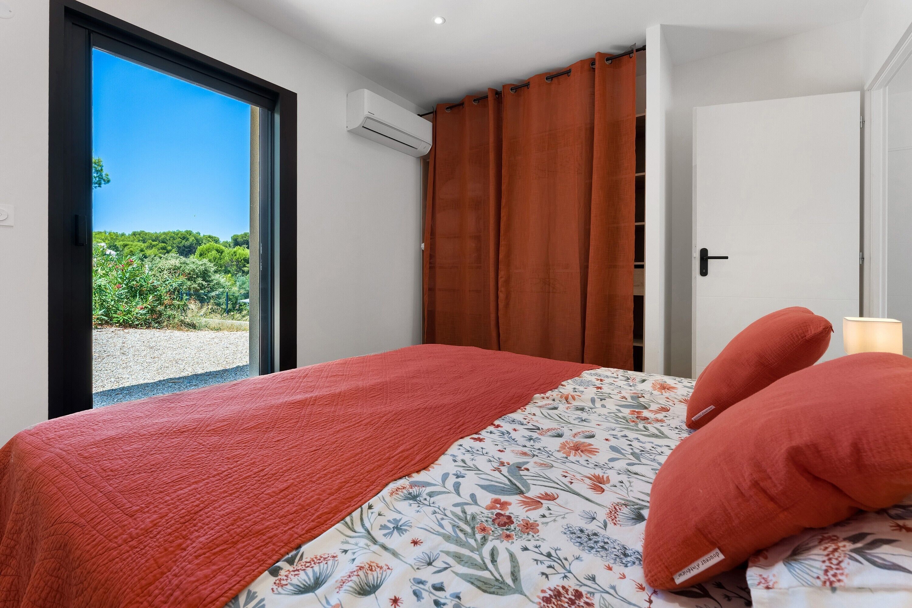1 chambre, fer et planche à repasser, Wi-Fi, draps fournis