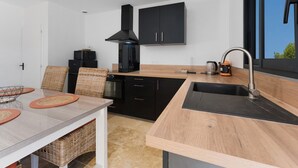 Unclassified image, 5 of 24, button - La Volière du Pesquier – Holiday Home in Provençal Pine Forest with Pool and Garden (Pélissanne)