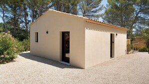 Unclassified image, 3 of 24, button - La Volière du Pesquier – Holiday Home in Provençal Pine Forest with Pool and Garden (Pélissanne)