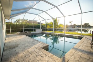 Innenpool, beheizter Pool
