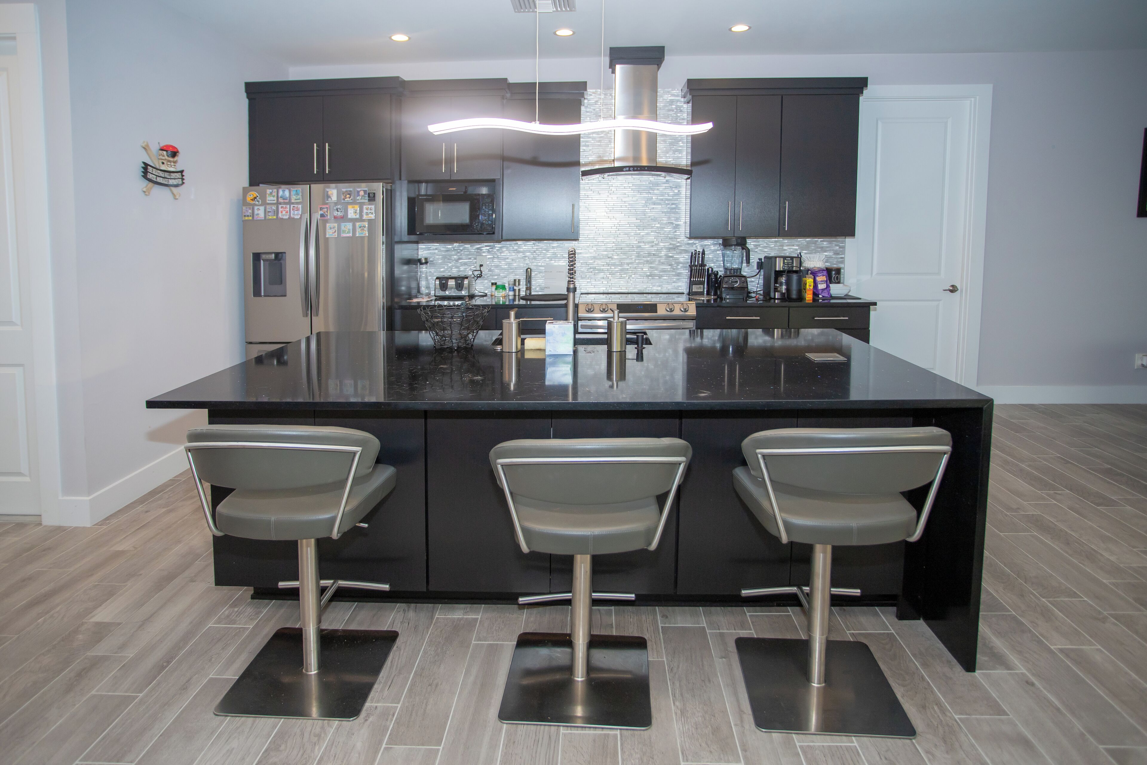 Fridge, microwave, dishwasher, coffee/tea maker