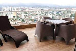 Outdoor dining - Cobertura de Alto Padrão • Cyrela • Boqueirão (Santos)