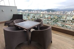 Outdoor dining - Cobertura de Alto Padrão • Cyrela • Boqueirão (Santos)