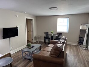 Living area - Apartment Unit Near Downtown Knox (Knoxville)