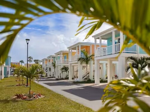 Stilted Beach House directly across from resort style pool on the St Lucie River