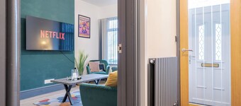 Spacious 3BR Home | Free Parking | Near City Centre | Sleeps 6