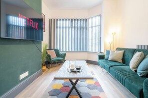 Smart TV - Spacious 3BR Home | Free Parking | Near City Centre | Sleeps 6 (Manchester)
