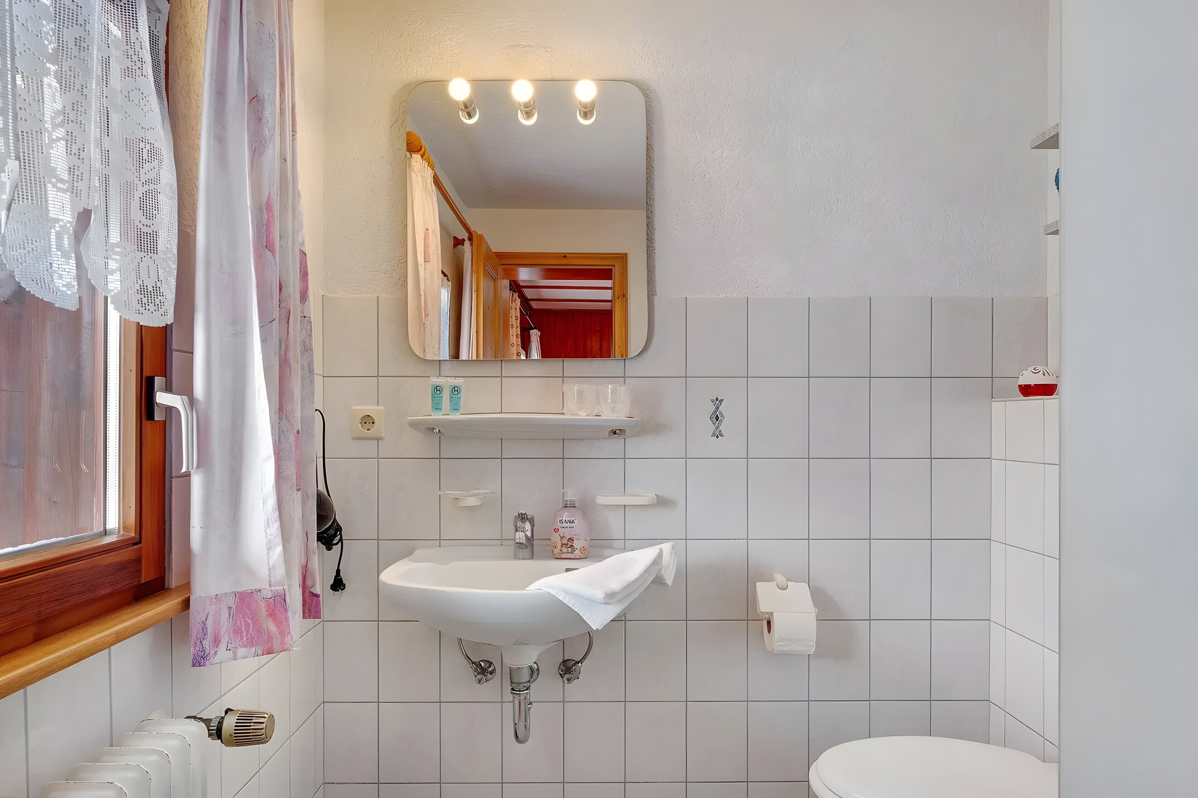 Ducha, secador de pelo, toallas