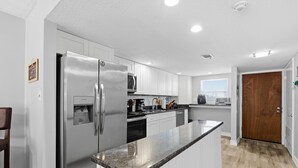 Condo, 1 giường cỡ king (Ponce de Leon Towers 207) | Bếp riêng