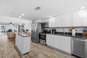 Private kitchen - Ponce de Leon Towers 207 (New Smyrna Beach)