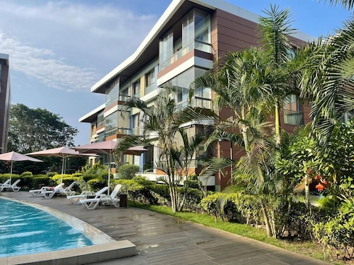 Peravi Suites at Pearl In The City