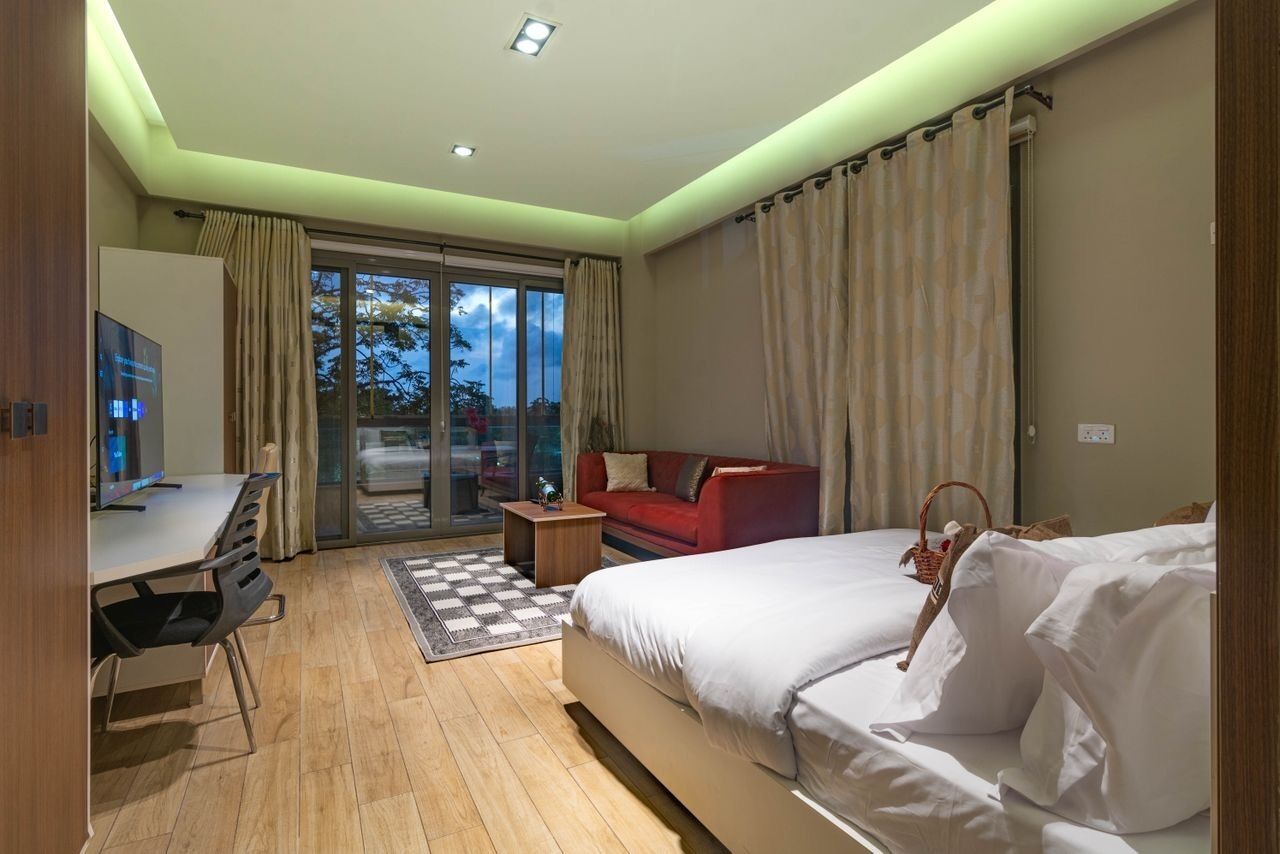 Skrivebord, arbejdsområde til bærbare computere, strygejern/strygebræt