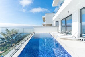 A heated pool - Villa Devaneio by Atlantic Holiday (Ribeira Brava)