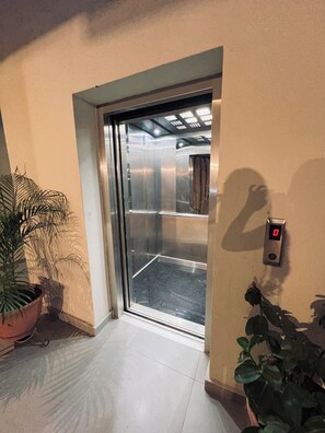 Interior - D&S SHORTLETS  (Lagos)