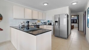 Private kitchen - Elegancia del Caribe 9, Vacation condo with 2 bedrooms, Caribbean Sea view (Kralendijk)