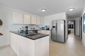 Private kitchen - Elegancia del Caribe 9, Vacation condo with 2 bedrooms, Caribbean Sea view (Kralendijk)