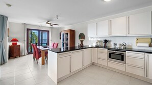 Private kitchen - Elegancia del Caribe 9, Vacation condo with 2 bedrooms, Caribbean Sea view (Kralendijk)