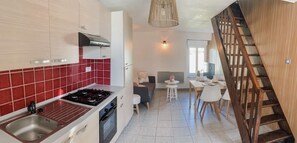 Frigorifero, microonde, forno, piano cottura