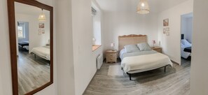 2 dormitorios, tabla de planchar con plancha, wifi y ropa de cama