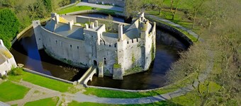 Pirou Getaway: Le Chardon – Stone Cottage Near the Beach