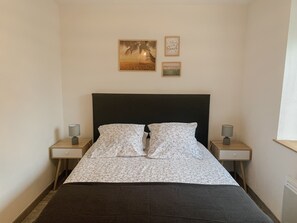 2 chambres, fer et planche à repasser, Wi-Fi, literie fournie