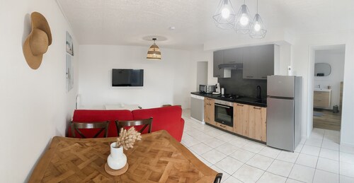 Pirou Getaway: Le Chardon – Stone Cottage Near the Beach