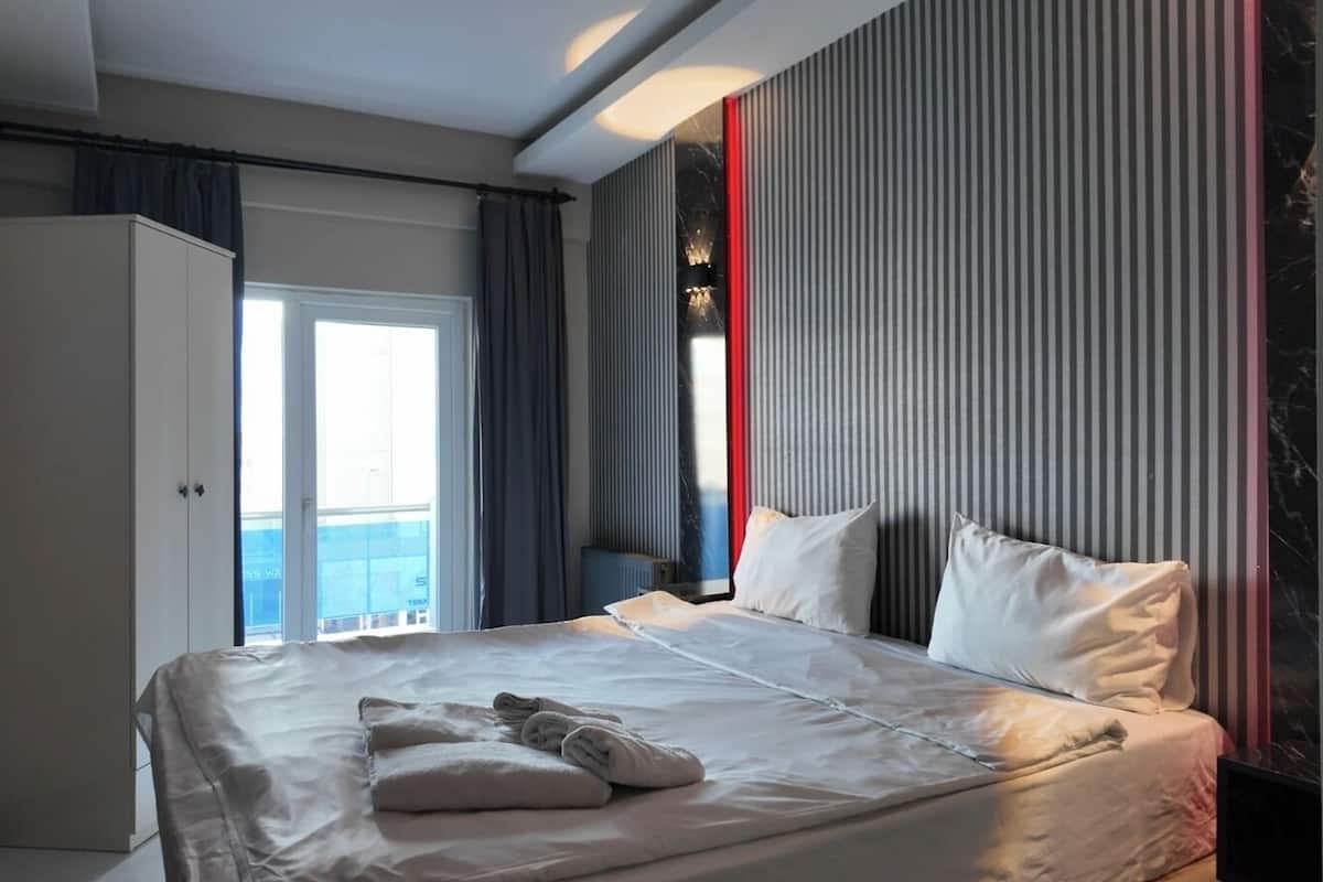 Double Room, Balcony, City View | Desk, laptop workspace, blackout drapes, soundproofing