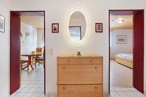 Iron/ironing board, WiFi, bed sheets
