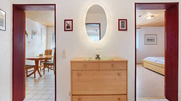 Iron/ironing board, WiFi, bed sheets