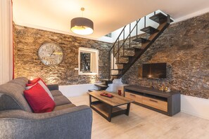 House - A Casinha by Atlantic Holiday (Camara de Lobos)