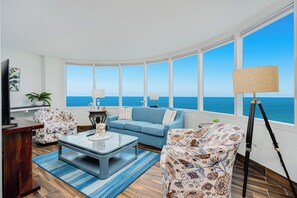 Smart TV, ping pong, books, video library - Oceanfront | Pool | Tennis | Peck Plaza 10SE (Daytona Beach)