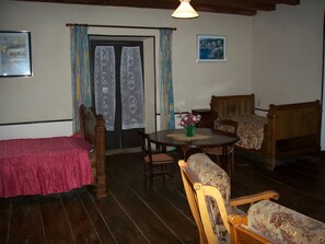 Iron/ironing board, WiFi - Gîte Saint Germain in Prudhomat in the Heart of the Lot (Prudhomat)