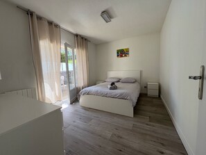 Bügeleisen/Bügelbrett, Internetzugang, Bettwäsche