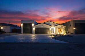 Exterior - Luxury Casa Encantada | Pool, Game Room, Gym | Sleeps 14 (Lake Havasu City)