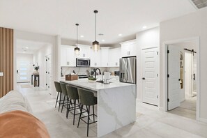 Fridge, microwave, oven, stovetop - Luxury Casa Encantada | Pool, Game Room, Gym | Sleeps 14 (Lake Havasu City)