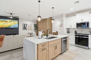 Fridge, microwave, oven, stovetop - Luxury Casa Encantada | Pool, Game Room, Gym | Sleeps 14 (Lake Havasu City)