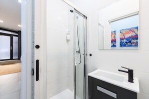 Shower - M (ROB20E) Cozy apartment in Puente de Vallecas (Madrid)