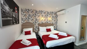 Classic Triple Room - Ashley Court Hotel (Andover)