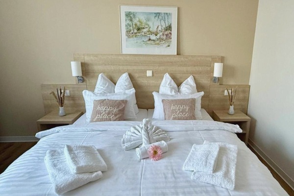 Apartment | 1 bedroom, bed sheets