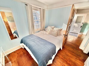 1 bedroom, travel cot, free WiFi, bed sheets