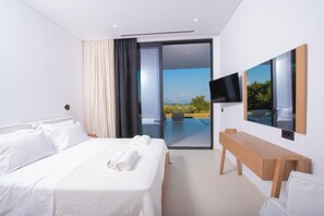 3 bedrooms, in-room safe, iron/ironing board, free WiFi - The Oasis, luxury Villa in Nidri (Lefkada)